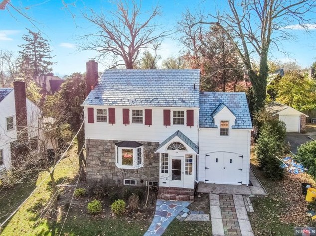 84 Grayson Pl, Teaneck, NJ 07666