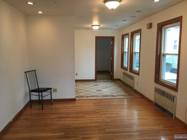 2179 Edwin Ave, West Fort Lee, NJ 07024-3437
