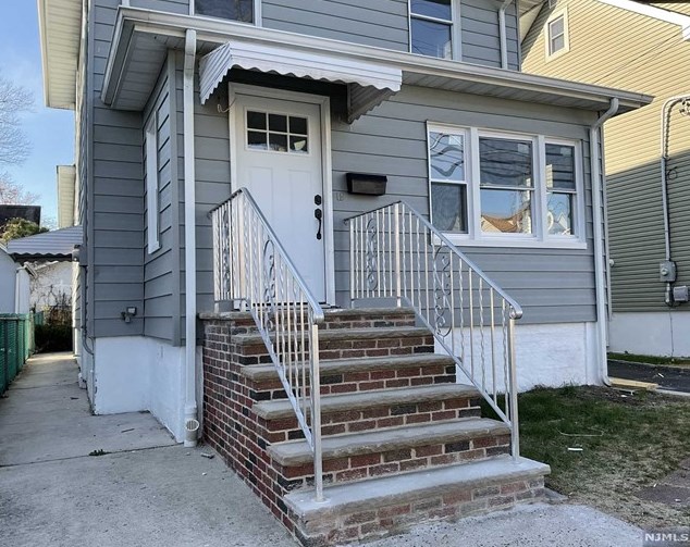 432 Lake Ave, Lyndhurst NJ  07071-1121 exterior