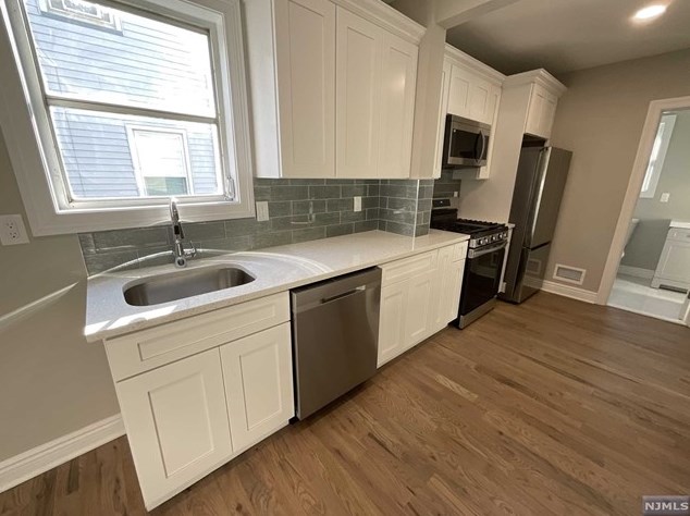 432 Lake Ave, Lyndhurst NJ  07071-1121 exterior