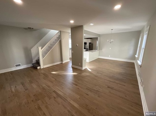 432 Lake Ave, Lyndhurst NJ  07071-1121 exterior