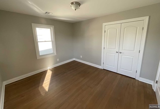 432 Lake Ave, Lyndhurst NJ  07071-1121 exterior