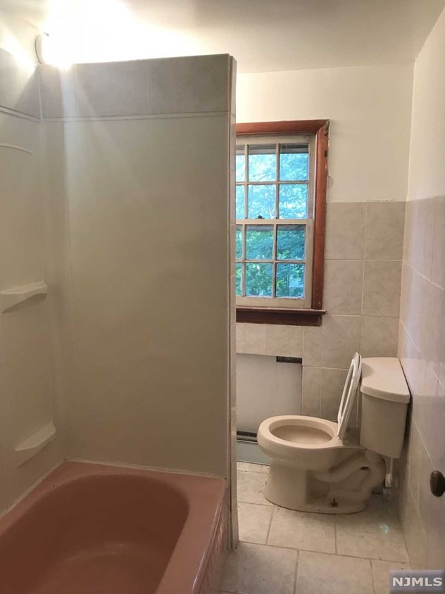366 Miller Ave, Englewood, NJ 07631-1518