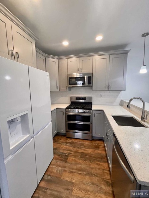 171 Hathaway St #2nd Floor, Wallington, NJ 07057