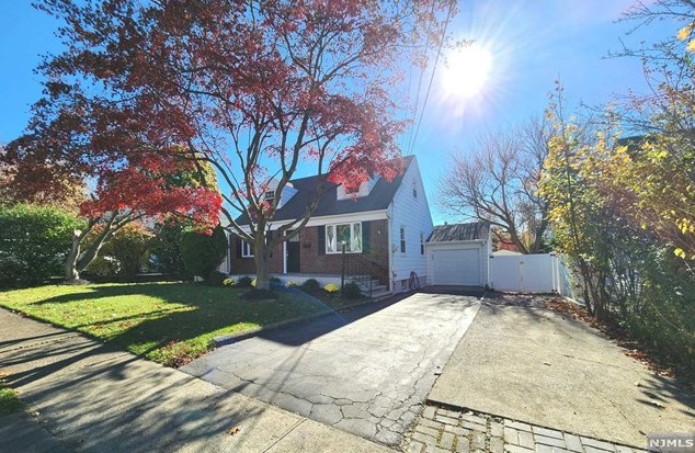 21 Blanche Ct, Dumont, NJ 07628