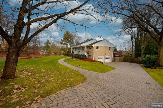 589 Barr Ct, Westwood, NJ 07675