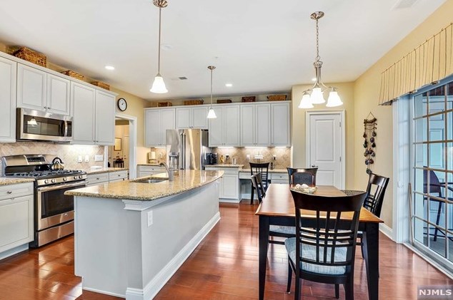 121 Four Seasons Dr, West Caldwell, NJ 07006-6135