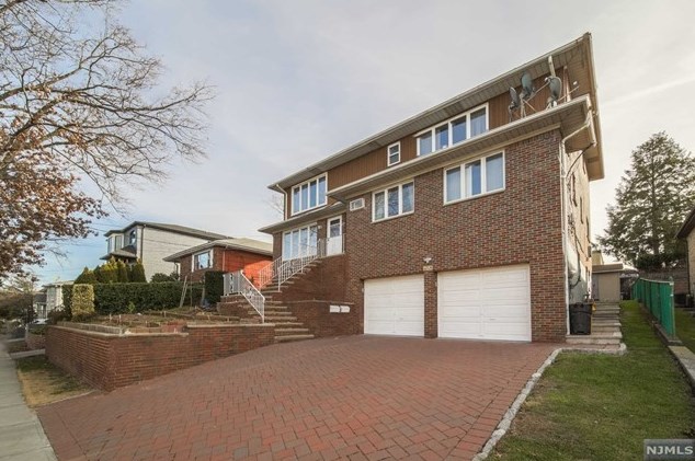 320 3rd St #2nd Floor, Palisades Park, NJ 07650