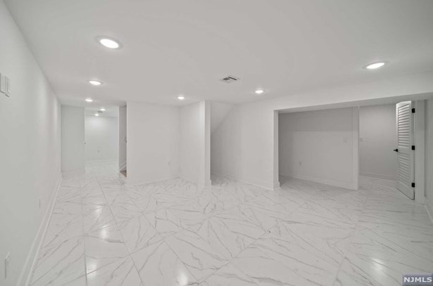 111 Westend Ave, Westwood NJ  07675-3328 exterior
