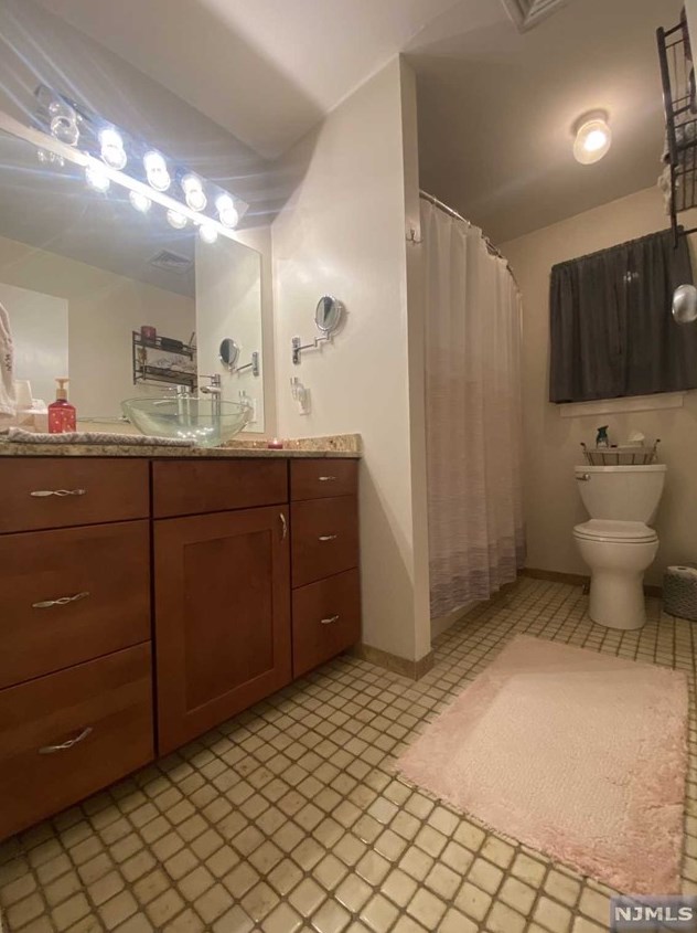 50 Rock Rd, Paterson NJ 07506-1563 exterior