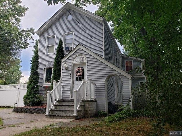56 Western Ave, Kinnelon, NJ 07405