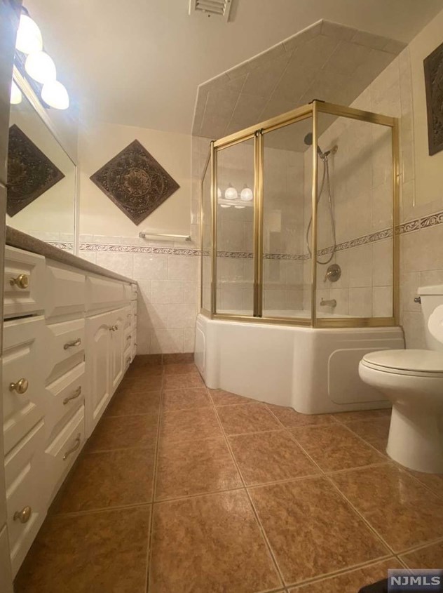 2 Ann St, Clifton NJ  07013-2140 exterior