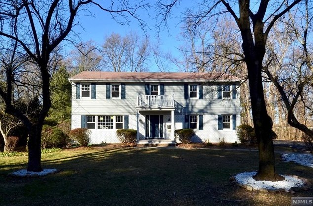 32 O Shaughnessy Ln, Closter, NJ 07624