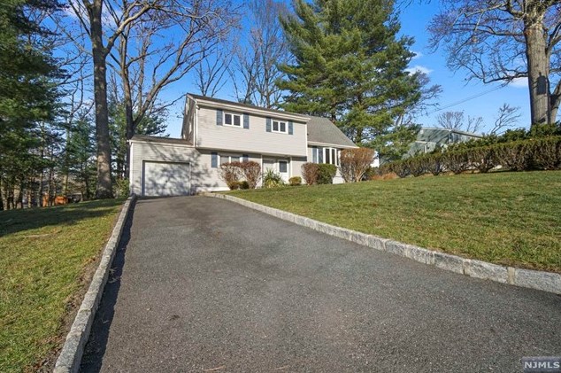 607 Johnson Pl, Rockleigh, NJ 07647
