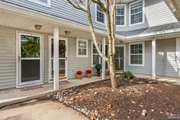 1228 Richmond Rd, Mahwah, NJ 07430