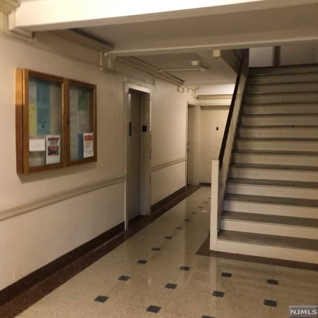 401 Park Pl, West Fort Lee NJ  07024-3702 exterior