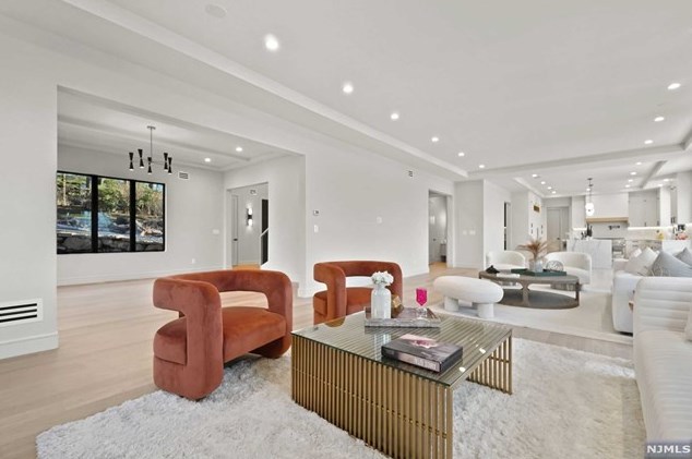 68 Ridge Rd, Tenafly NJ  07670-2324 exterior