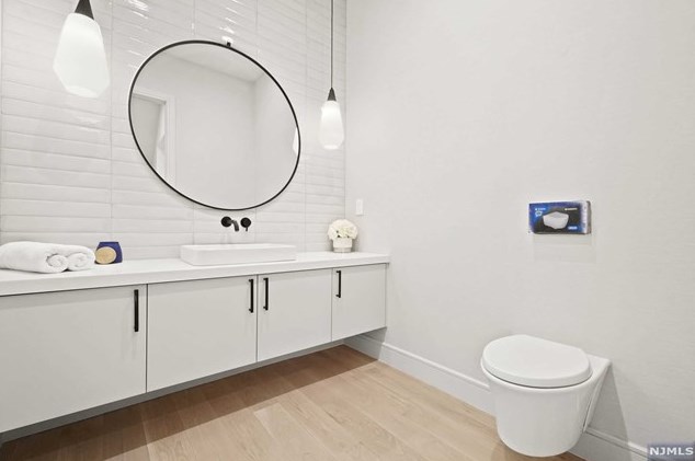 68 Ridge Rd, Tenafly NJ  07670-2324 exterior