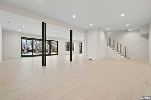 68 Ridge Rd, Tenafly NJ  07670-2324 exterior