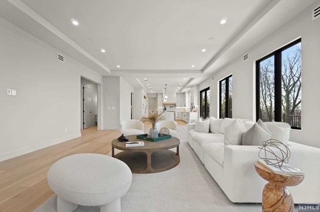 68 Ridge Rd, Tenafly NJ  07670-2324 exterior