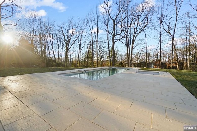 68 Ridge Rd, Tenafly NJ  07670-2324 exterior