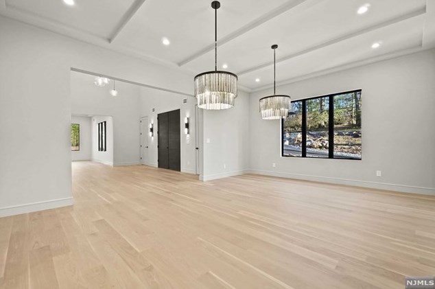 68 Ridge Rd, Tenafly NJ  07670-2324 exterior