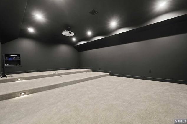 68 Ridge Rd, Tenafly NJ  07670-2324 exterior