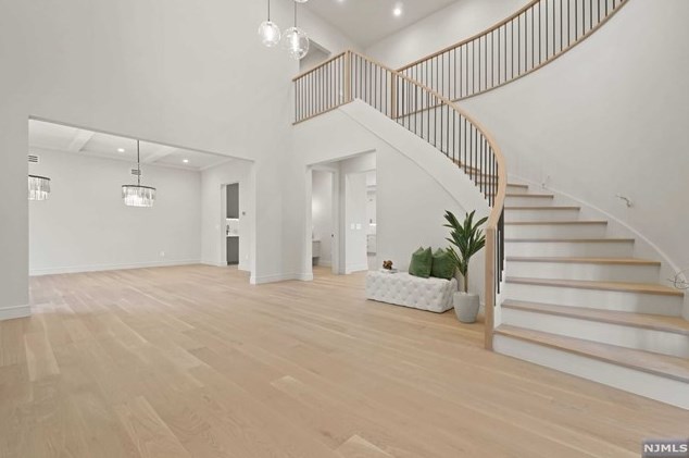 68 Ridge Rd, Tenafly NJ  07670-2324 exterior