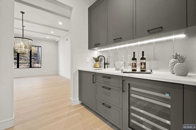 68 Ridge Rd, Tenafly NJ  07670-2324 exterior