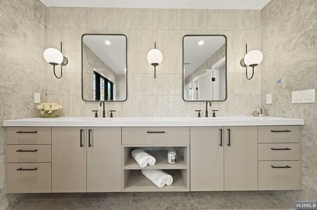 68 Ridge Rd, Tenafly NJ  07670-2324 exterior