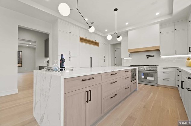 68 Ridge Rd, Tenafly NJ  07670-2324 exterior