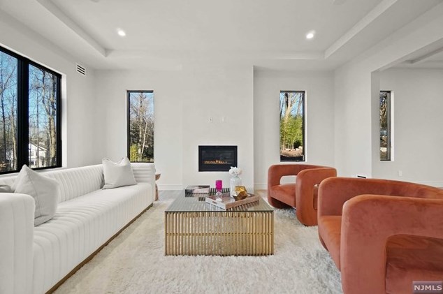 68 Ridge Rd, Tenafly NJ  07670-2324 exterior