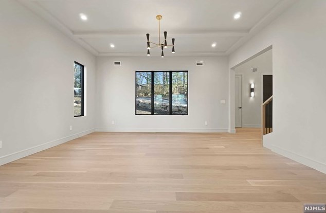 68 Ridge Rd, Tenafly NJ  07670-2324 exterior