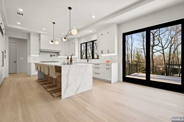 68 Ridge Rd, Tenafly NJ  07670-2324 exterior