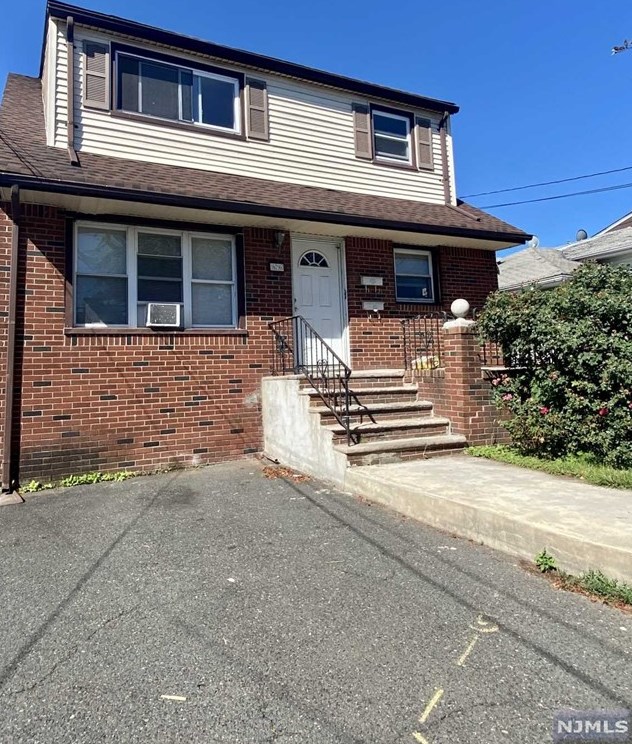 86 Pasadena Ave, Lodi, NJ 07644-3413