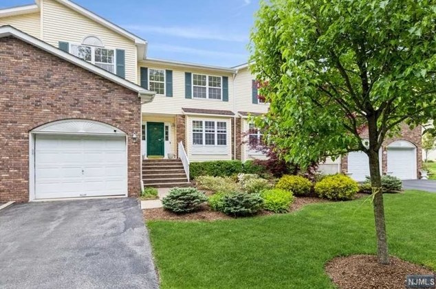 39 Carey Arthur Dr, Wayne, NJ 07470