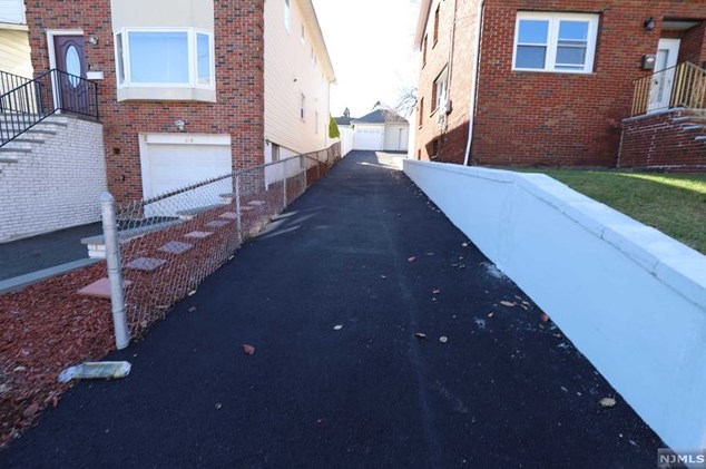 616 New Jersey Ave #1, Lyndhurst, NJ 07071