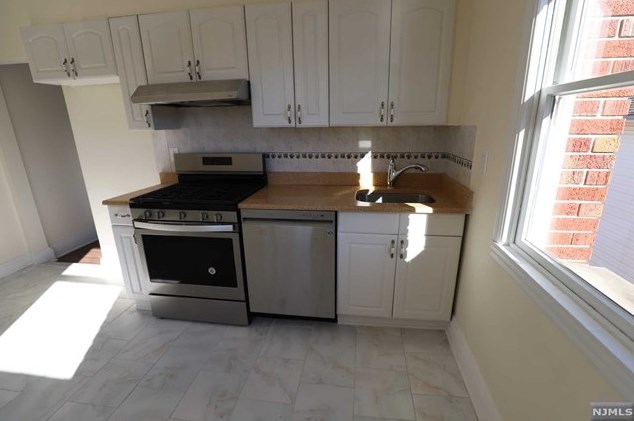 616 New Jersey Ave #2, Lyndhurst, NJ 07071