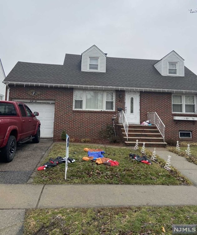 42 Chestnut St, Outwater, NJ 07026