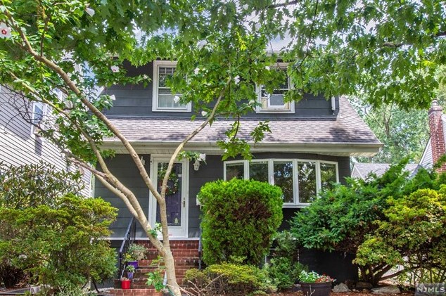 83 7th St, Ridgefield Park, NJ 07660