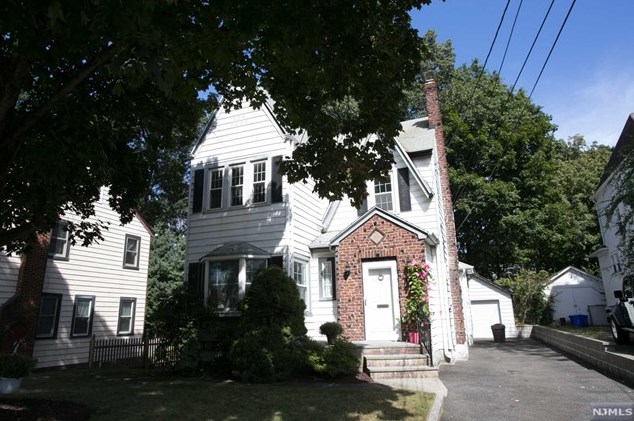 17 Coleman Ter, Tenafly, NJ 07670