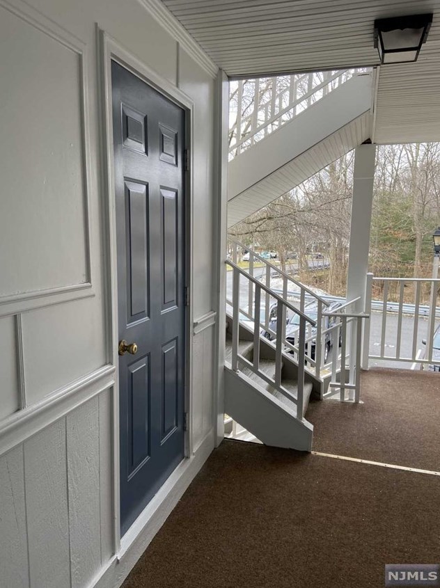 223 Larch Ln, Mahwah, NJ 07430