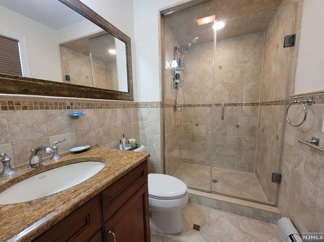 1057 Fairview Ln, West Fort Lee NJ 07024-1537 exterior