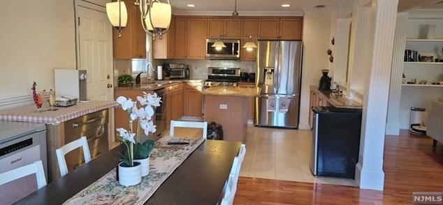 1057 Fairview Ln, West Fort Lee NJ 07024-1537 exterior