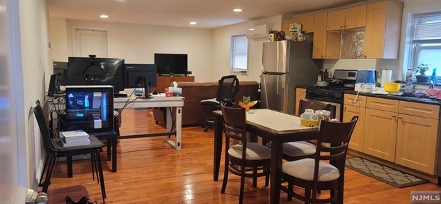 1057 Fairview Ln, West Fort Lee NJ 07024-1537 exterior