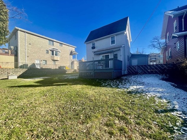 521 Orchard Ave, Palisades Park NJ  07650-1325 exterior