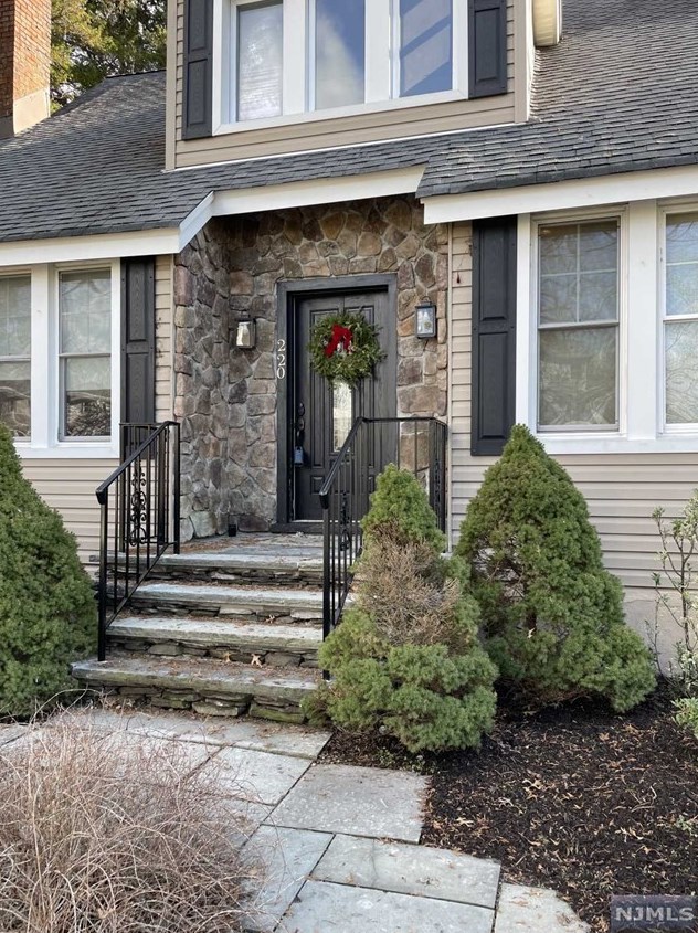 220 Lincoln Ave, Oradell, NJ 07649