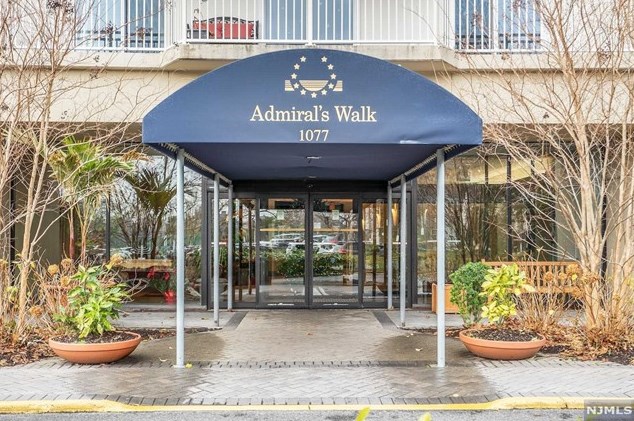 1077 River Rd #313, Edgewater, NJ 07020