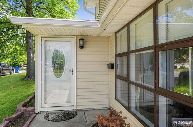 120 W Warren St, Iselin, NJ 08830