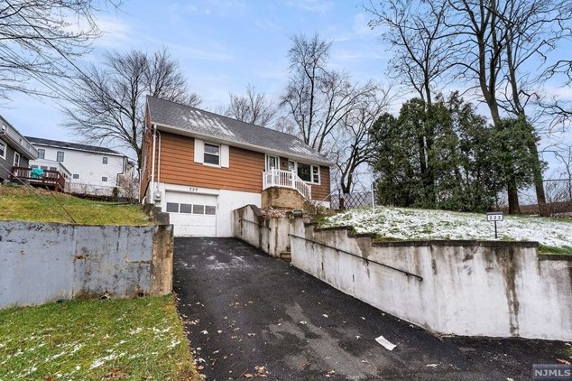 222 Floral Ln, Wood-Ridge, NJ 07075